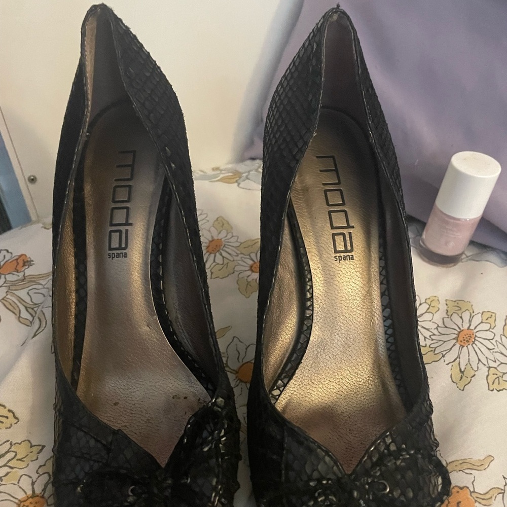 Open toe black heels